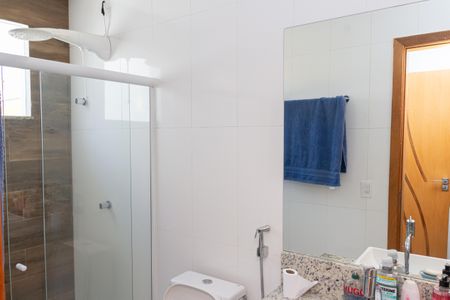 Casa de condomínio para alugar com 180m², 3 quartos e 2 vagasBanheiro da Suíte 2