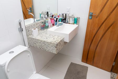 Casa de condomínio para alugar com 180m², 3 quartos e 2 vagasBanheiro da Suíte 2