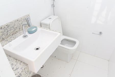 Casa de condomínio para alugar com 180m², 3 quartos e 2 vagasLavabo