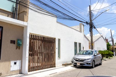 Casa de condomínio para alugar com 180m², 3 quartos e 2 vagasFachada