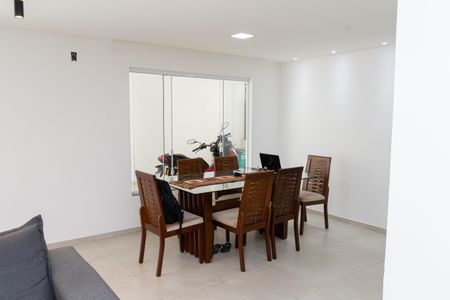 Casa de condomínio para alugar com 180m², 3 quartos e 2 vagasSala