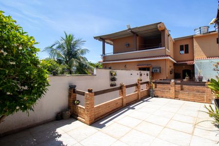 Casa à venda com 230m², 4 quartos e 1 vaga Casa à venda com 230m², 4 quartos e 1 vagaJardim
