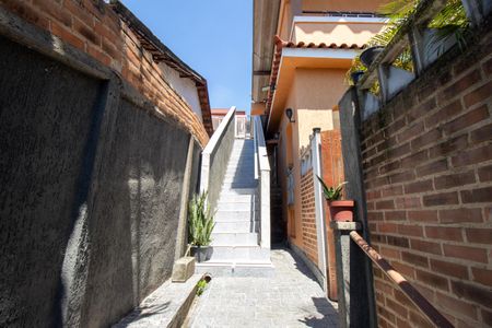Casa à venda com 230m², 4 quartos e 1 vaga Casa à venda com 230m², 4 quartos e 1 vagaEscada