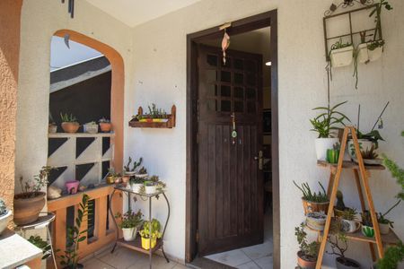 Casa à venda com 230m², 4 quartos e 1 vaga Casa à venda com 230m², 4 quartos e 1 vagaVaranda