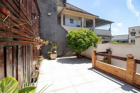 Casa à venda com 230m², 4 quartos e 1 vaga Casa à venda com 230m², 4 quartos e 1 vagaJardim