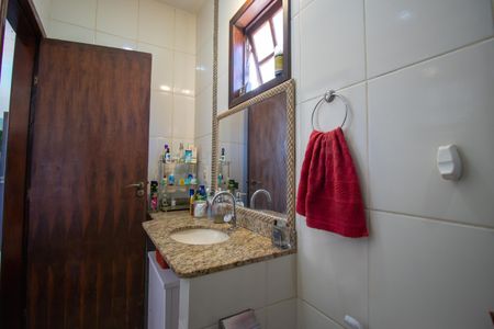 Casa à venda com 230m², 4 quartos e 1 vaga Casa à venda com 230m², 4 quartos e 1 vagaBanheiro 2