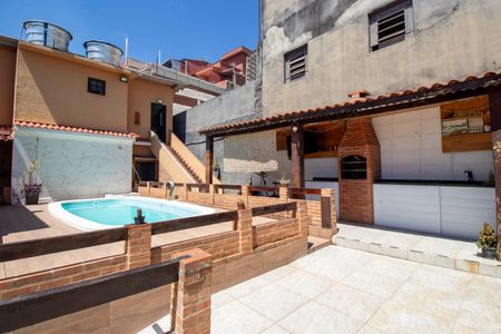Casa à venda com 230m², 4 quartos e 1 vaga Casa à venda com 230m², 4 quartos e 1 vagaPiscina