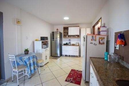 Casa à venda com 230m², 4 quartos e 1 vaga Casa à venda com 230m², 4 quartos e 1 vagaCozinha 2