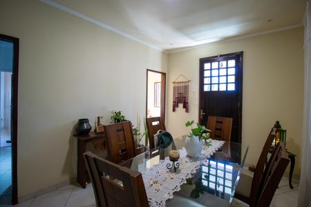 Casa à venda com 230m², 4 quartos e 1 vaga Casa à venda com 230m², 4 quartos e 1 vagaSala