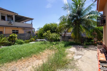 Casa à venda com 230m², 4 quartos e 1 vaga Casa à venda com 230m², 4 quartos e 1 vagaQuintal