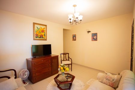 Casa à venda com 202m², 3 quartos e 4 vagasSALA