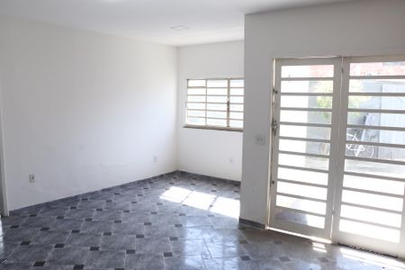 Casa para alugar com 400m², 2 quartos e 2 vagasSala