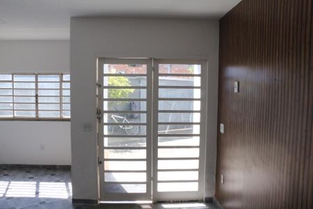 Casa para alugar com 400m², 2 quartos e 2 vagassala