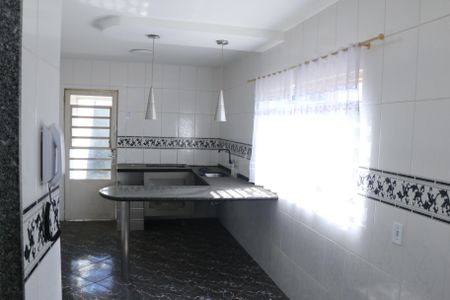 Casa para alugar com 400m², 2 quartos e 2 vagasCozinha