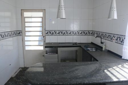 Casa para alugar com 400m², 2 quartos e 2 vagasCozinha