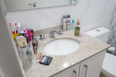 Apartamento à venda com 76m², 3 quartos e 2 vagasBanheiro da Suíte