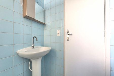 Apartamento para alugar com 76m², 2 quartos e sem vagaBanheiro