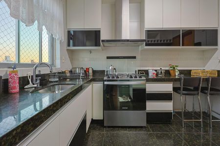 Apartamento à venda com 220m², 4 quartos e 4 vagas