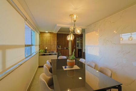 Apartamento à venda com 220m², 4 quartos e 4 vagas