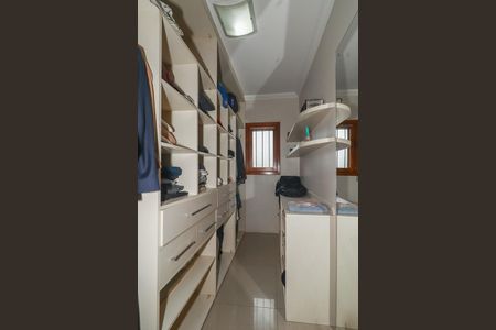 Casa de condomínio para alugar com 600m², 5 quartos e 4 vagasCloset da suíte 3