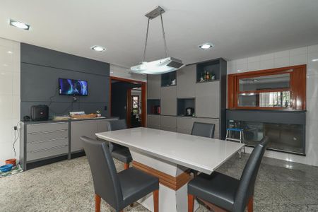 Casa de condomínio para alugar com 600m², 5 quartos e 4 vagasCozinha