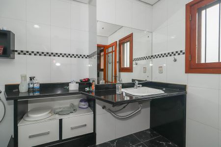 Casa de condomínio para alugar com 600m², 5 quartos e 4 vagasBanheiro adaptado da Suíte 2