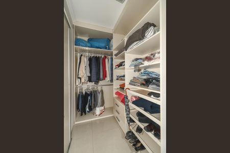 Casa de condomínio para alugar com 600m², 5 quartos e 4 vagasCloset da suíte 2