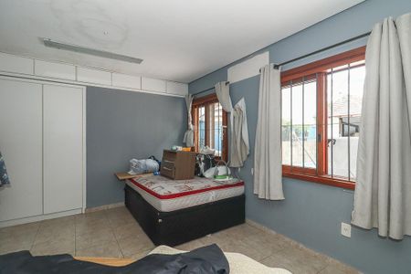 Casa de condomínio para alugar com 600m², 5 quartos e 4 vagasQuarto 3 / fundos