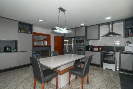 Casa de condomínio para alugar com 600m², 5 quartos e 4 vagasCozinha