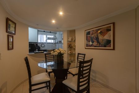 Apartamento à venda com 82m², 2 quartos e 1 vagaSala de Jantar