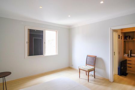 Apartamento à venda com 260m², 4 quartos e 4 vagasSuíte 2