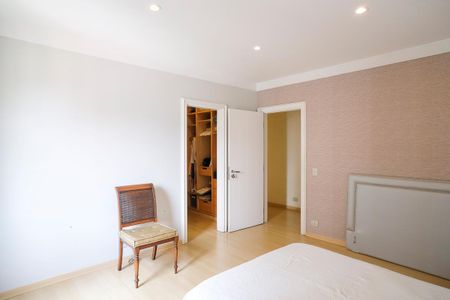 Apartamento à venda com 260m², 4 quartos e 4 vagasSuíte 2