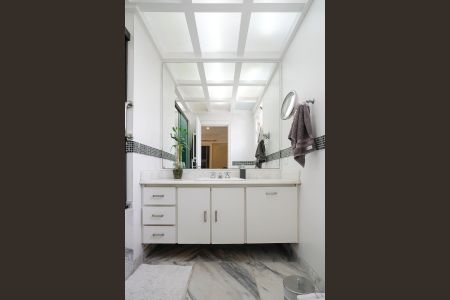 Apartamento à venda com 260m², 4 quartos e 4 vagasBanheiro da suíte 1