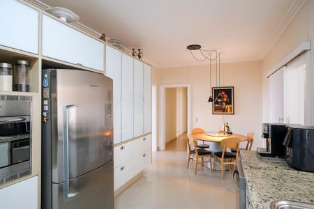 Apartamento à venda com 260m², 4 quartos e 4 vagasCozinha