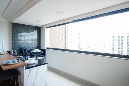 Apartamento à venda com 260m², 4 quartos e 4 vagasSala