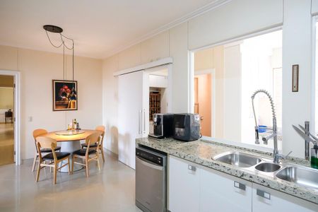 Apartamento à venda com 260m², 4 quartos e 4 vagasCozinha
