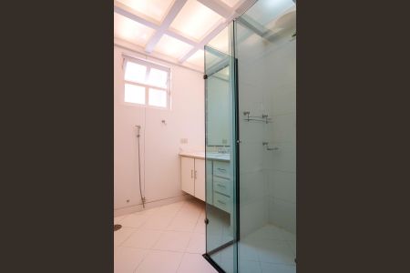 Apartamento à venda com 260m², 4 quartos e 4 vagasBanheiro da suíte 2