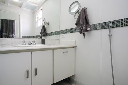 Apartamento à venda com 260m², 4 quartos e 4 vagasBanheiro da suíte 1