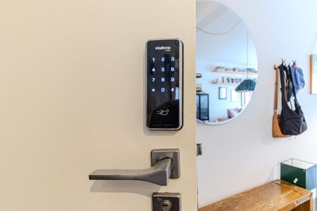 Fechadura Eletrônica de apartamento para alugar com 2 quartos, 166m² em Consolação, São Paulo