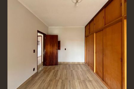 Casa para alugar com 180m², 3 quartos e 3 vagasSuíte
