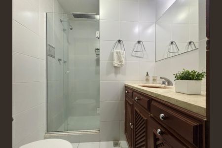 Apartamento à venda com 103m², 2 quartos e sem vaga Apartamento à venda com 103m², 2 quartos e sem vagaBanheiro social