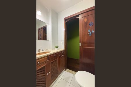 Apartamento à venda com 103m², 2 quartos e sem vaga Apartamento à venda com 103m², 2 quartos e sem vagaBanheiro social