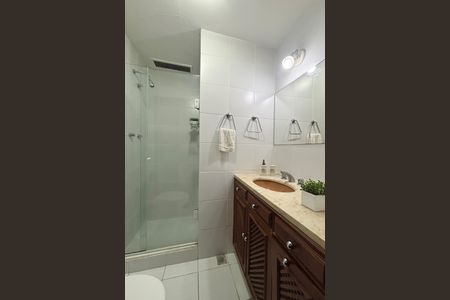 Apartamento à venda com 103m², 2 quartos e sem vaga Apartamento à venda com 103m², 2 quartos e sem vagaBanheiro social