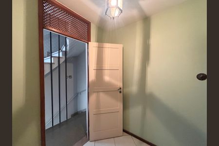 Apartamento à venda com 103m², 2 quartos e sem vaga Apartamento à venda com 103m², 2 quartos e sem vagaHall de entrada externo