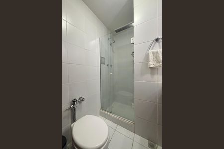 Apartamento à venda com 103m², 2 quartos e sem vaga Apartamento à venda com 103m², 2 quartos e sem vagaBanheiro social