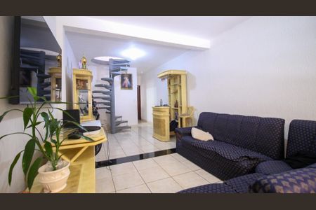 Casa à venda com 3 quartos, 155m² em Vila Elze, São Paulo