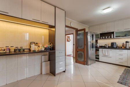 Casa à venda com 317m², 4 quartos e 4 vagasCozinha