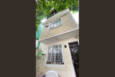 Casa à venda com 147m², 3 quartos e sem vaga Casa à venda com 147m², 3 quartos e sem vagaFachada