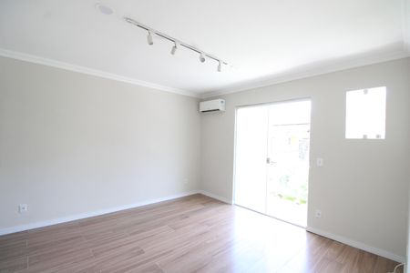 Casa de condomínio à venda com 170m², 3 quartos e 1 vagaSuíte