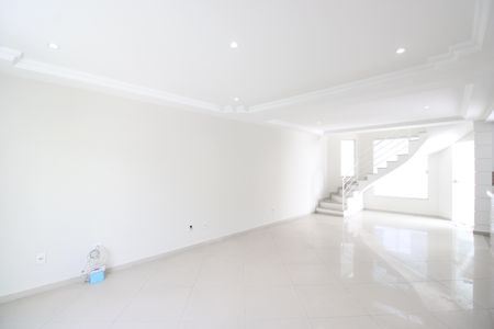 Casa de condomínio à venda com 170m², 3 quartos e 1 vagaSala